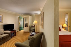 Royal Scot Hotel & Suites in Victoria