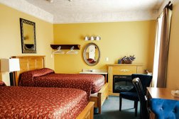 James Bay Inn Hotel, Suites & Cottages Photo