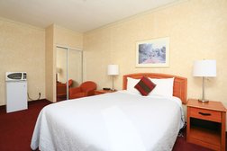 Royal Inn & Suites Photo