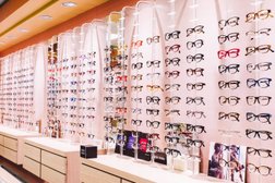 Nicopoulos Opticiens in Montreal
